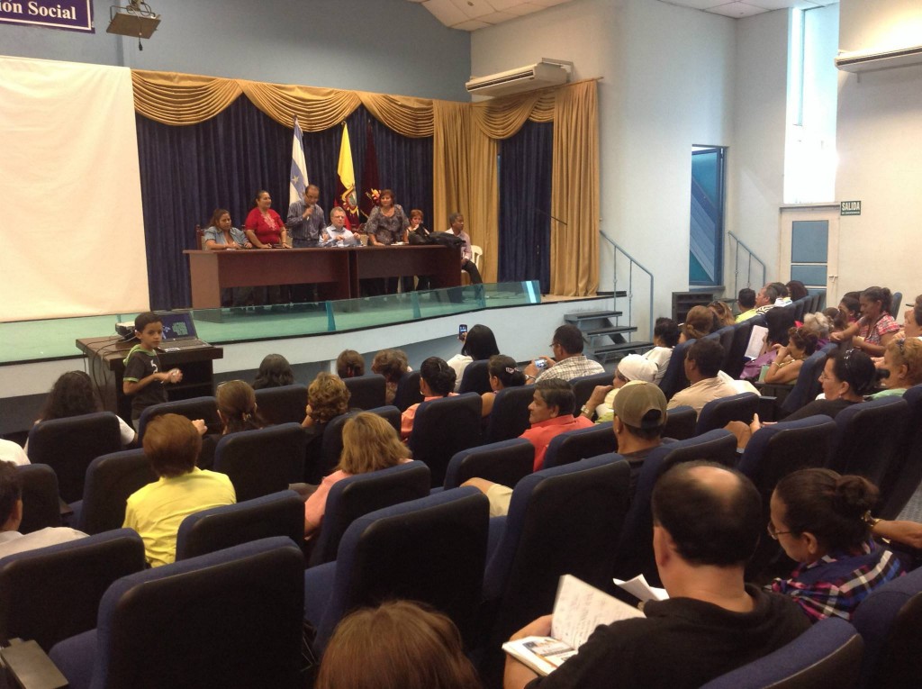 Auditorio de FACSO recibió a ciudadanía en socialización