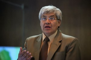 Carlos Velasco expuso en Panamá los alcancen de salud en Ecuador 