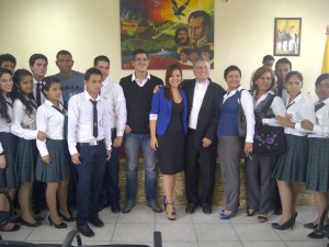 Compartiendo con jóvenes de Sto. Domingo