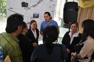 El asambleísta participó, en Portovelo, del acto de firma de las escrituras de un terreno donado por la prefectura de El Oro a la SENESCYT donde se levantará la infraestructura del instituto